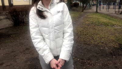 Cudzinec za peniaze fajčí a šuká. Russian Amateur. S rozprávaním.